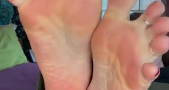 Goddess Flower Nicknamed Smokinflowers Foot Fetish 01 07 2024 Onlyfans Video Self Worship Sunday C6S0